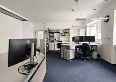 Vielseitige Gewerbefläche mit Büro & Werkstatt/Lager im 1. OG