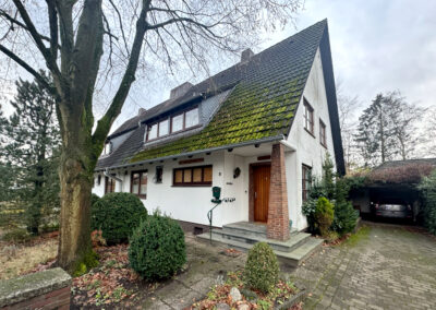 Renovierungsbedürftige Doppelhaushälfte in Reinbek