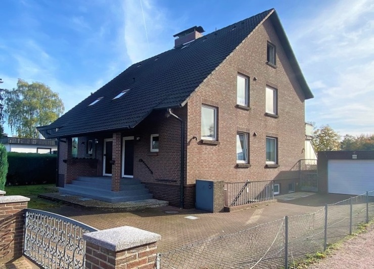Baugrundstück + 2 Familienhaus in ruhiger Lage in Hamburg-Bramfeld