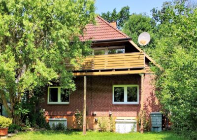 Das Meer ganz nah ~ Haus mit zwei Wohnungen, großem Garten, Terrasse, Balkon, Tiefgarage