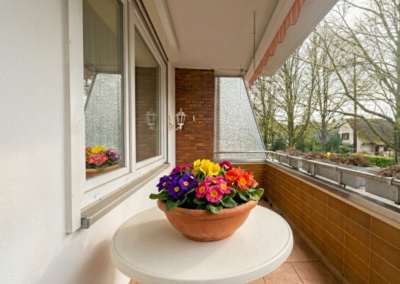 KOMPAKT + EXZELLENT aufgeteilt: Helle 2,5 Zimmer-Wohnung mit Südwestloggia